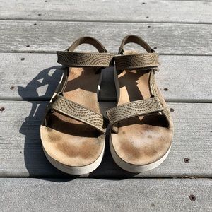 TEVA Flatform Universal Sandal women’s size 7